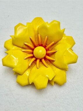 Vintage Yellow Enamel Flower brooch #cz916